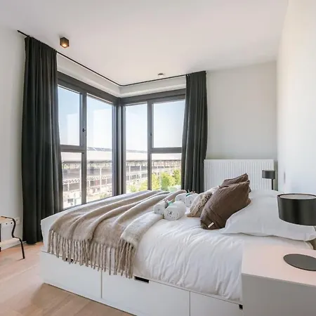 Huswell - Spacious With Beautiful Terrace In