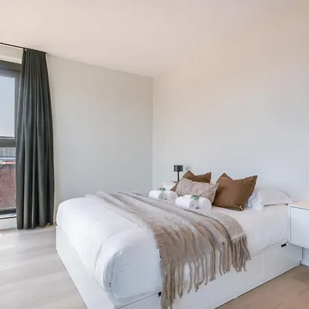 Huswell - Spacious With Beautiful Terrace In *